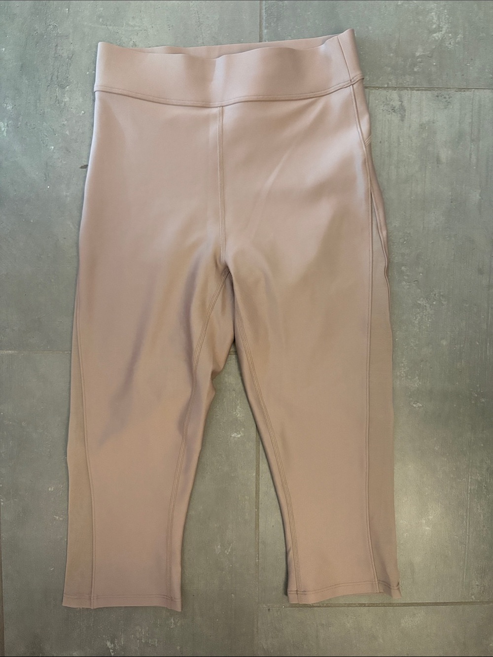 ALO Yoga High-Rise Cropped Leggings — Tan